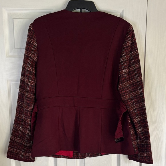 Elegant Burgundy Plaid Blazer for Women - Picture 4 of 7